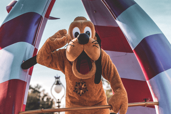 Goofy greeting park guests at Disney World 2020.